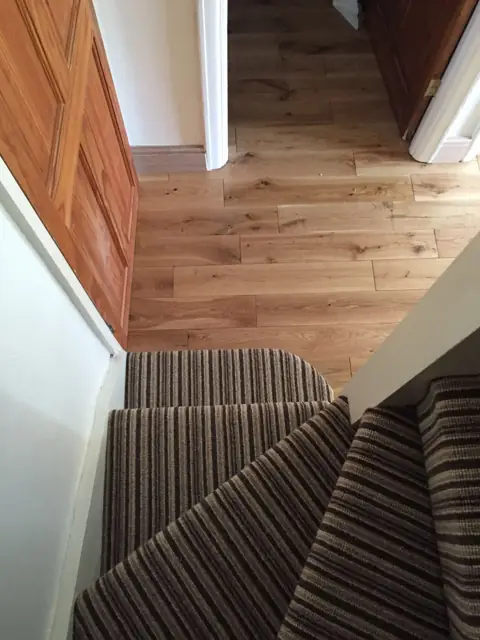 Winders finished to an oak landing