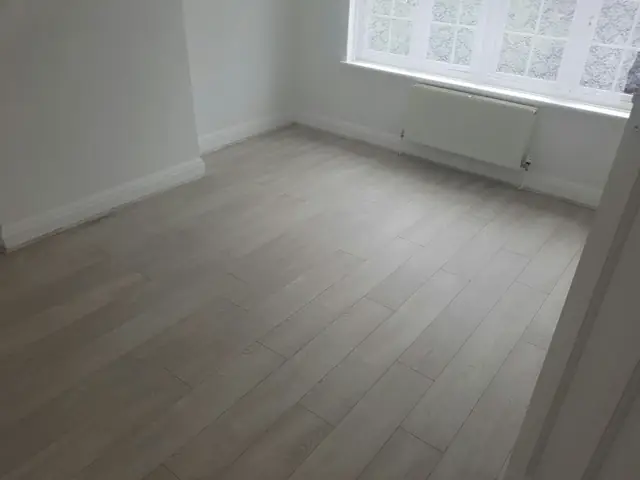 Grey oak-effect laminate