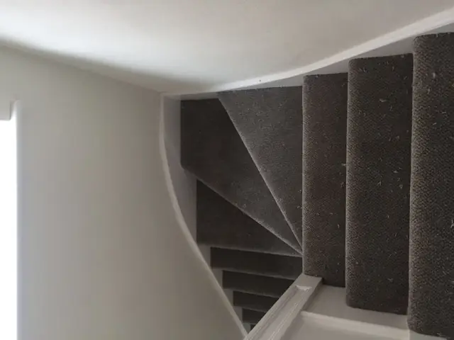 Curved winder staircase